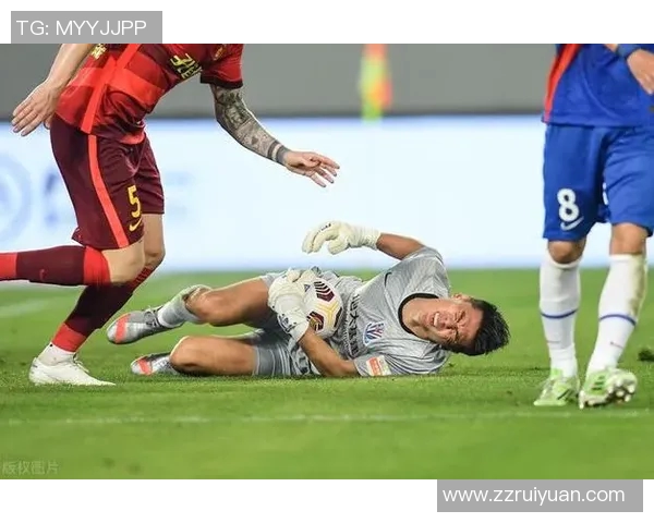 足球明星遭遇粉碎性骨折重伤复出之路引发广泛关注与讨论 足球明星遭遇粉碎性骨折重伤复出之路引发广泛关注与讨论