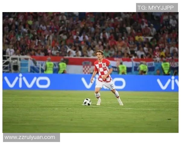 全球足球舞台上的现役明星球员与他们的辉煌成就解析